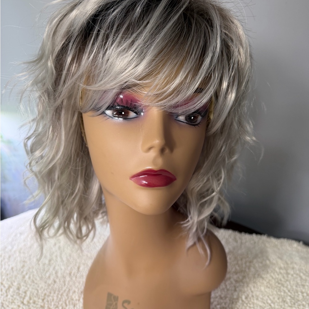 Silver Grey Layered Women's Wig with Soft Fringe — Chic Everyday Style